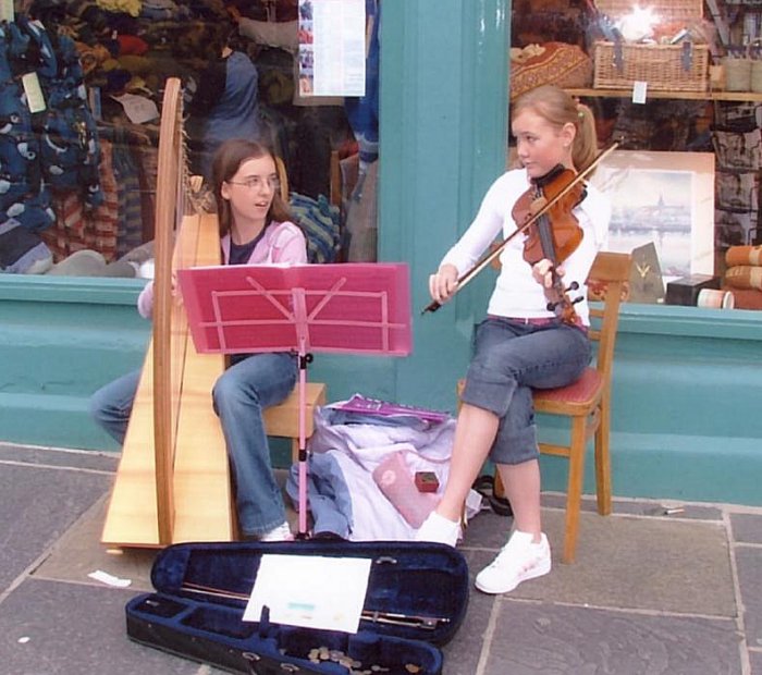 Harp and fiddle buskers