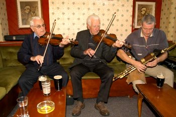 Vincent Harrison - fiddle, Ben Lennon - fiddle, Neillidh Mulligan - uilleann pipes