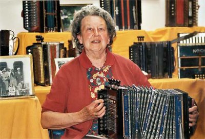 Ruth Askew at the ECMW in Chagford, 2002. Photo by Keith Summers