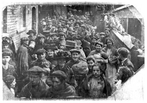 Photo of 1910 women chainmakers' strike - from Stourbridge County Express.