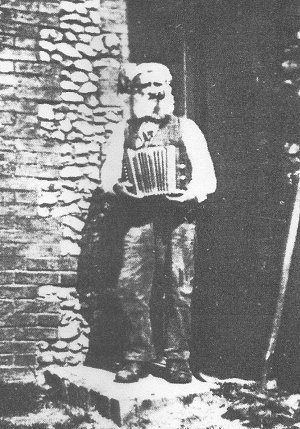 Unidentified Hindringham man with melodeon